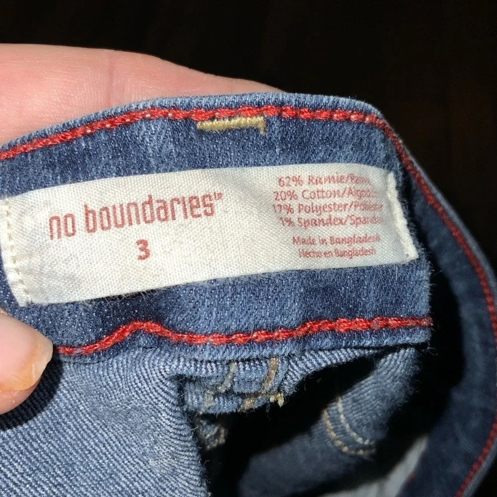 No Boundaries Medium Washed Stretchy Fringe Hem Blue Jean Shorts Jr. 3
